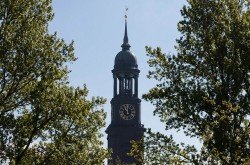 Die Sankt Michaelis Kirche "Michel" in Hamburg - hotelsuche.de